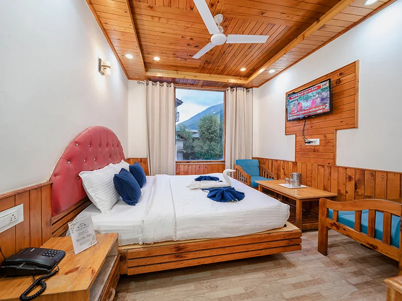 Comfortable Deluxe room at Veer Villa Manali