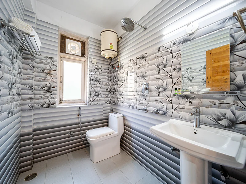 Deluxe room washroom at Veer Villa Manali