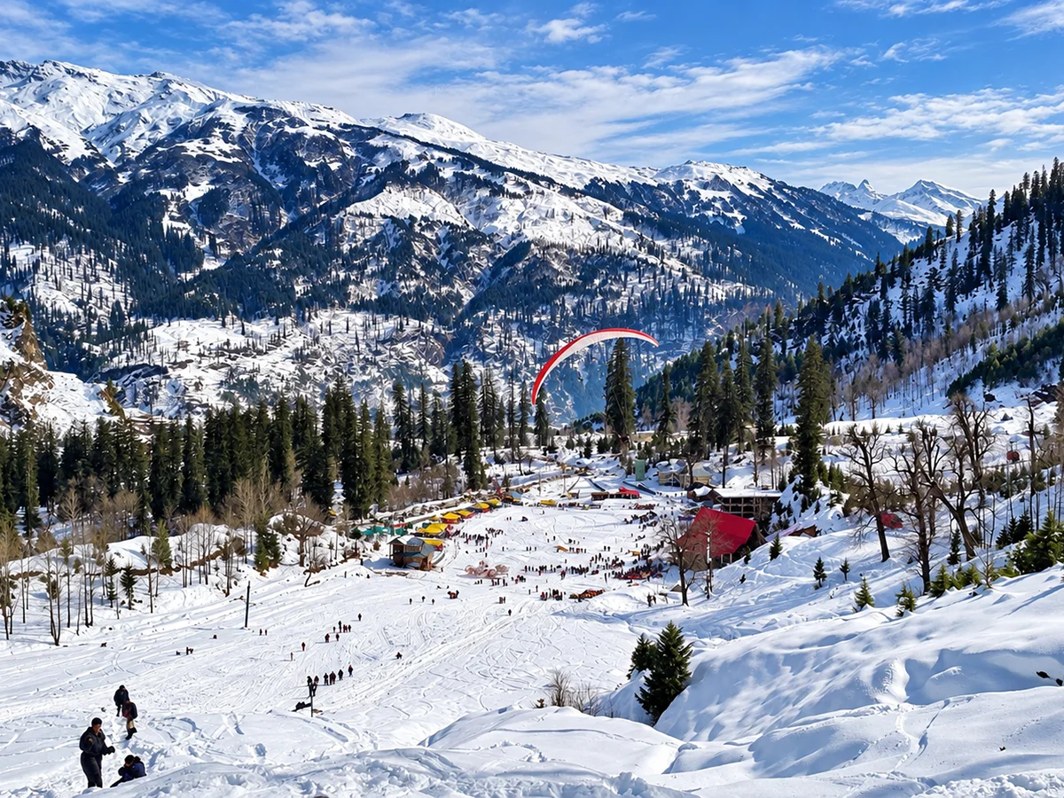 Scenic Solang Valley surrounded by mountains near Manali